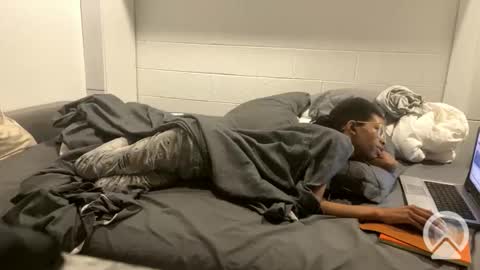 lalunevelvet online show from February 13, 8:17 am