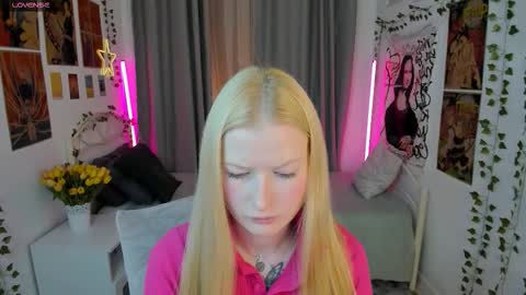 Laly online show from October 18, 4:00 pm