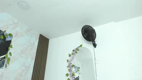 Lana online show from April 1, 1:41 pm