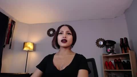 Snapshot of lanadoux_ chatting on February 25, 3:20 pm Mistress Lana online show from February 25, 3:20 pm