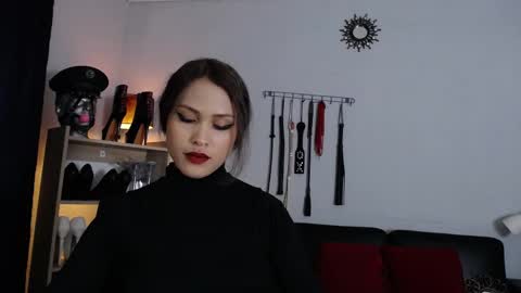 Snapshot of lanadoux_ chatting on September 22, 5:39 pm Mistress Lana online show from September 22, 5:39 pm
