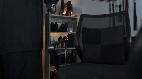 Snapshot of lanadoux_ chatting on September 26, 6:49 pm Mistress Lana online show from September 26, 6:49 pm