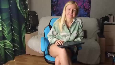 LanaviSmith online show from December 4, 6:46 am