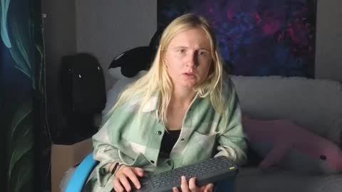 LanaviSmith online show from November 26, 6:54 am