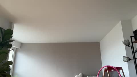 Snapshot of lanimalr chatting on October 27, 8:47 am Lanimal online show from October 27, 8:47 am