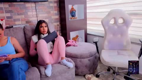lanna_as online show from February 14, 2:20 pm