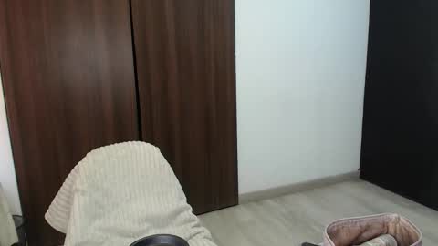 Lanna online show from March 3, 1:18 pm