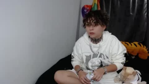 Snapshot of lannie_gonzales chatting on January 1, 12:00 am LANNIE   online show from January 1, 12:00 am