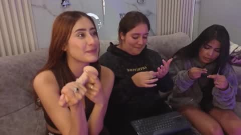 lara_as online show from December 2, 8:18 pm