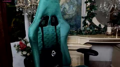 lara_benson_ online show from December 17, 10:33 am