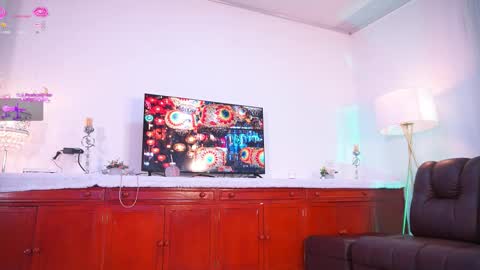 Hello Guys I am Lara Giraldo  WELCOME To my room online show from October 28, 12:33 am