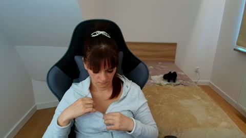 laraamoon online show from March 30, 4:18 pm
