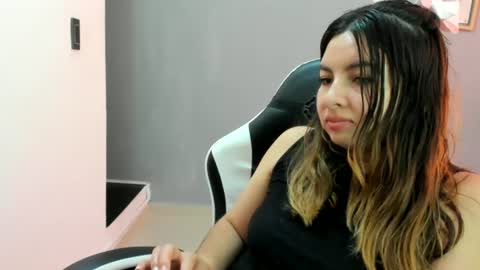 Lara online show from June 24, 7:43 pm