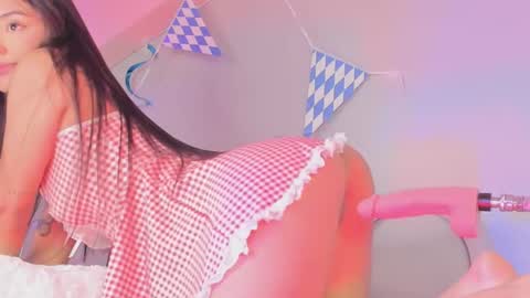 Snapshot of larastanford01 chatting on September 28, 2:20 am Lara Give it a thumbs up please its important  online show from September 28, 2:20 am