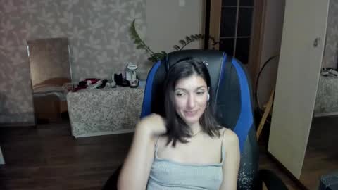 Snapshot of larisadevries chatting on October 5, 6:15 pm Larisa online show from October 5, 6:15 pm