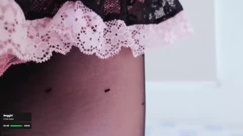 Snapshot of larissa_kitten chatting on February 23, 1:10 pm Larissa  online show from February 23, 1:10 pm