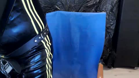 Snapshot of latexslaafboy2 chatting on January 7, 7:10 am latexslaafboy online show from January 7, 7:10 am