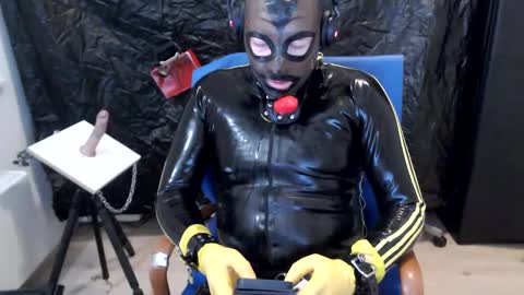 Snapshot of latexslaafboy2 chatting on January 9, 8:13 am latexslaafboy online show from January 9, 8:13 am
