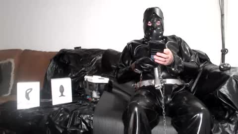 Snapshot of latexslaafboy2 chatting on October 5, 7:54 pm latexslaafboy online show from October 5, 7:54 pm