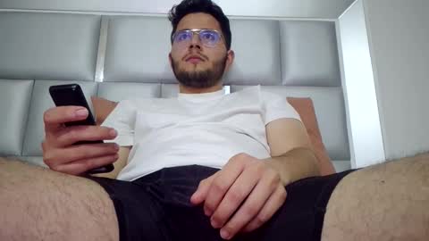 Snapshot of latin_edge chatting on October 19, 9:25 am Latin edge online show from October 19, 9:25 am