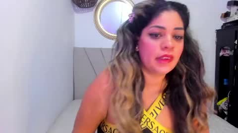 latinamav22 online show from April 21, 4:08 am