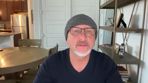 latinbro1986 online show from April 12, 4:22 pm