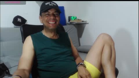 latinmartin254 online show from April 10, 12:27 am