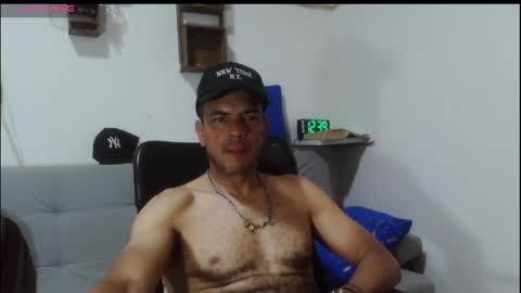 latinmartin254 online show from April 12, 5:39 pm