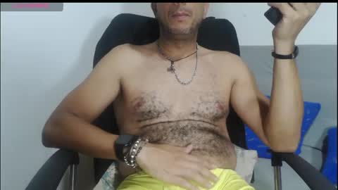 latinmartin254 online show from May 27, 1:57 am