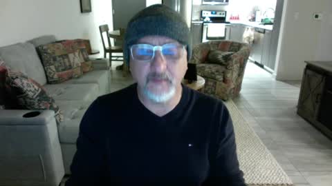 QS - INDEPENDENT MODEL online show from February 15, 8:11 am