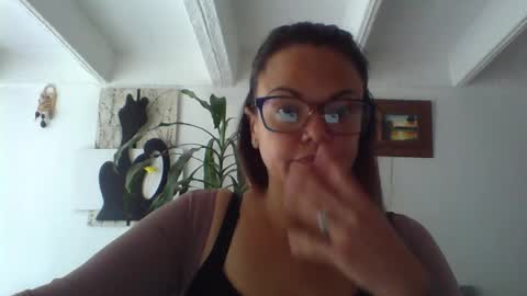 Laura online show from December 22, 3:52 pm