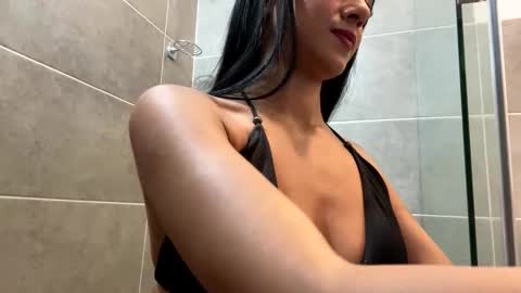 Laura Valmont online show from April 4, 2:46 pm