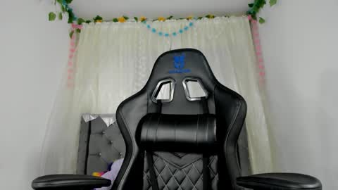 Lau  online show from October 25, 11:05 pm