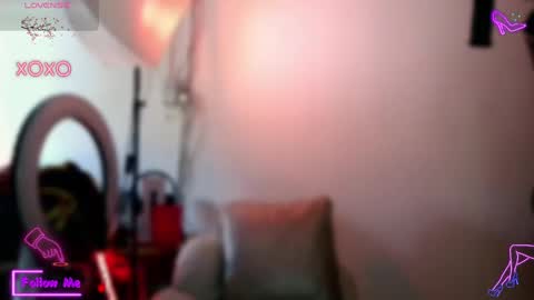 laujgray online show from November 22, 5:22 pm