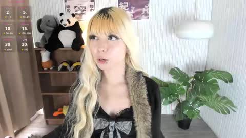 laukyubey1 online show from February 17, 8:41 pm