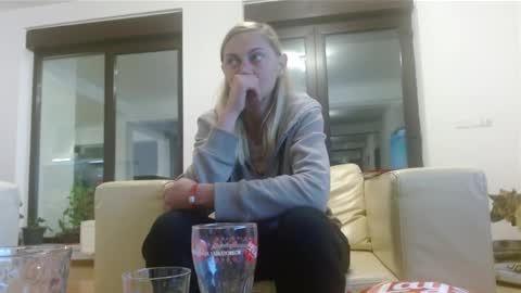 Snapshot of laura47_sweet chatting on December 5, 4:39 pm LAURA  ANNA online show from December 5, 4:39 pm