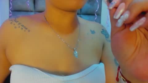 laura__js_ online show from November 7, 1:24 pm