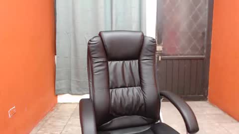 CALL ME LOVE  LAURA online show from February 18, 6:15 am