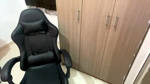 laura online show from March 8, 12:33 am