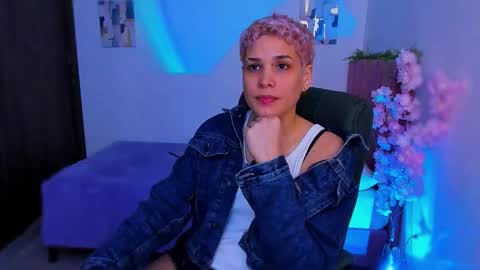 Laura Rose online show from December 19, 1:23 am