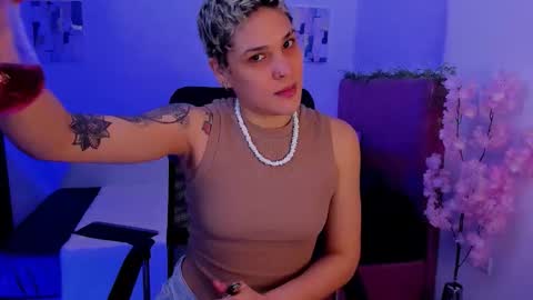 Laura Rose online show from November 4, 9:05 pm