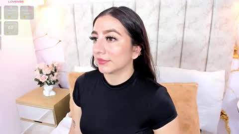 Laura Smith online show from February 18, 11:15 pm