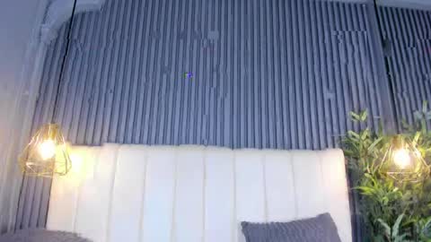 LauraCarther  online show from April 18, 7:58 pm