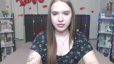 LauraHlot online show from April 14, 6:38 am