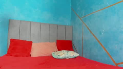 Laura online show from March 10, 8:12 pm