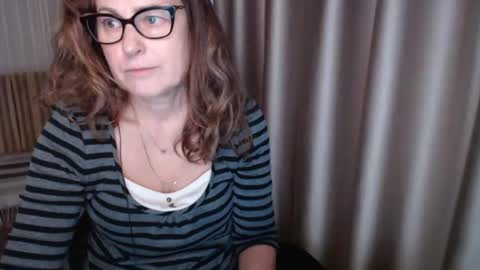 Lauraoven1 online show from December 1, 8:34 am