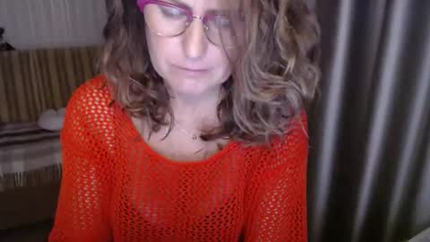 Lauraoven1 online show from October 5, 2:35 pm