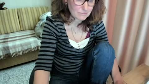 Lauraoven1 online show from May 28, 11:30 am
