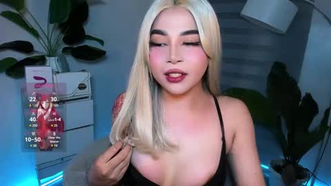 Snapshot of laurasinclair chatting on March 5, 10:55 am Your sweet Laura online show from March 5, 10:55 am