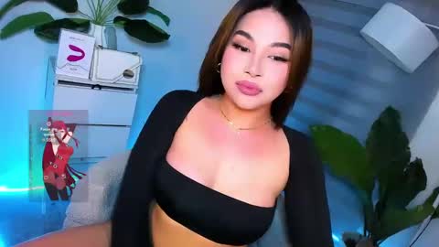 Snapshot of laurasinclair chatting on February 23, 4:46 pm Your sweet Laura online show from February 23, 4:46 pm